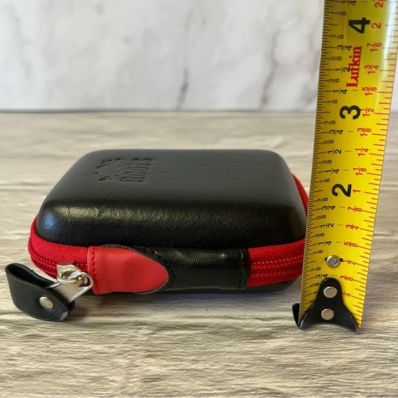 New Roots Canada Travel Zippered Compact Playing Card Set - Picture 8 of 8